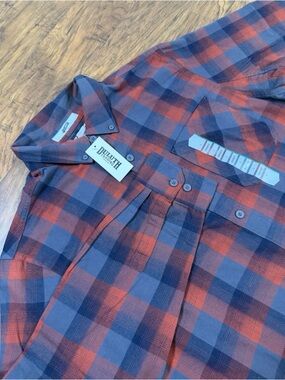 Duluth Trading Co Size Large Red & Blue Plaid Men's Button-Up Shirt